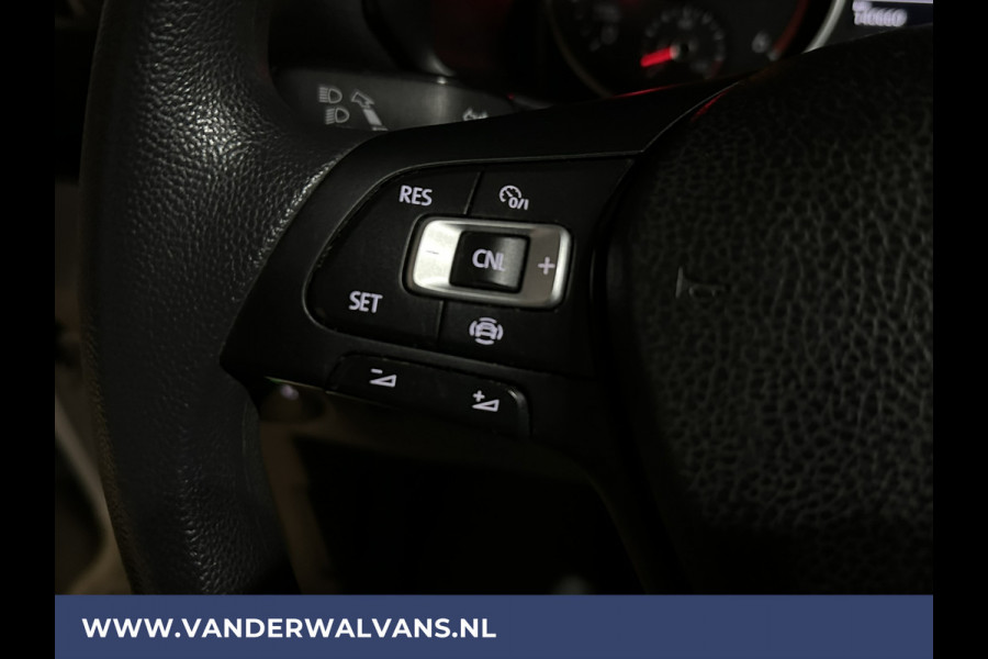 Volkswagen Crafter 2.0 TDI 140 pk L3H3 L2H2 Euro6 Airco | Camera | 3000kg trekvermogen | Apple Carplay Android Auto, CruiseControl, Parkeersensoren, Chauffeursstoel, Bijrijdersbank