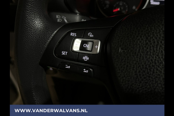 Volkswagen Crafter 2.0 TDI 140 pk L3H3 L2H2 Euro6 Airco | Camera | 3000kg trekvermogen | Apple Carplay Android Auto, CruiseControl, Parkeersensoren, Chauffeursstoel, Bijrijdersbank