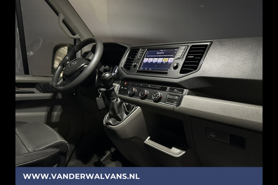 Volkswagen Crafter 2.0 TDI 140 pk L3H3 L2H2 Euro6 Airco | Camera | 3000kg trekvermogen | Apple Carplay Android Auto, CruiseControl, Parkeersensoren, Chauffeursstoel, Bijrijdersbank