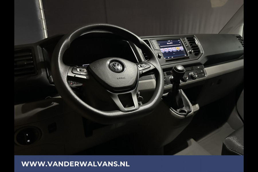 Volkswagen Crafter 2.0 TDI 140 pk L3H3 L2H2 Euro6 Airco | Camera | 3000kg trekvermogen | Apple Carplay Android Auto, CruiseControl, Parkeersensoren, Chauffeursstoel, Bijrijdersbank