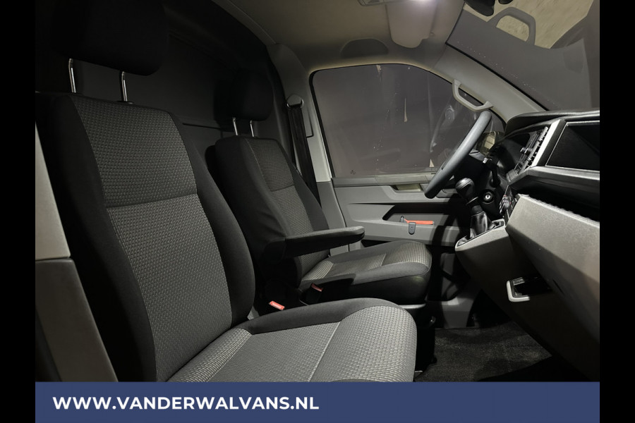 Volkswagen Transporter 2.0 TDI 150 pk L2H1 Euro6 Airco | Trekhaak | Apple Carplay | Android Auto Parkeersensoren, Cruisecontrol