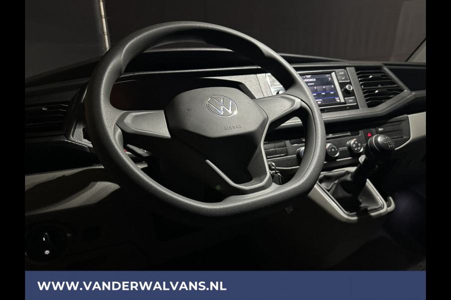 Volkswagen Transporter 2.0 TDI 150 pk L2H1 Euro6 Airco | Trekhaak | Apple Carplay | Android Auto Parkeersensoren, Cruisecontrol