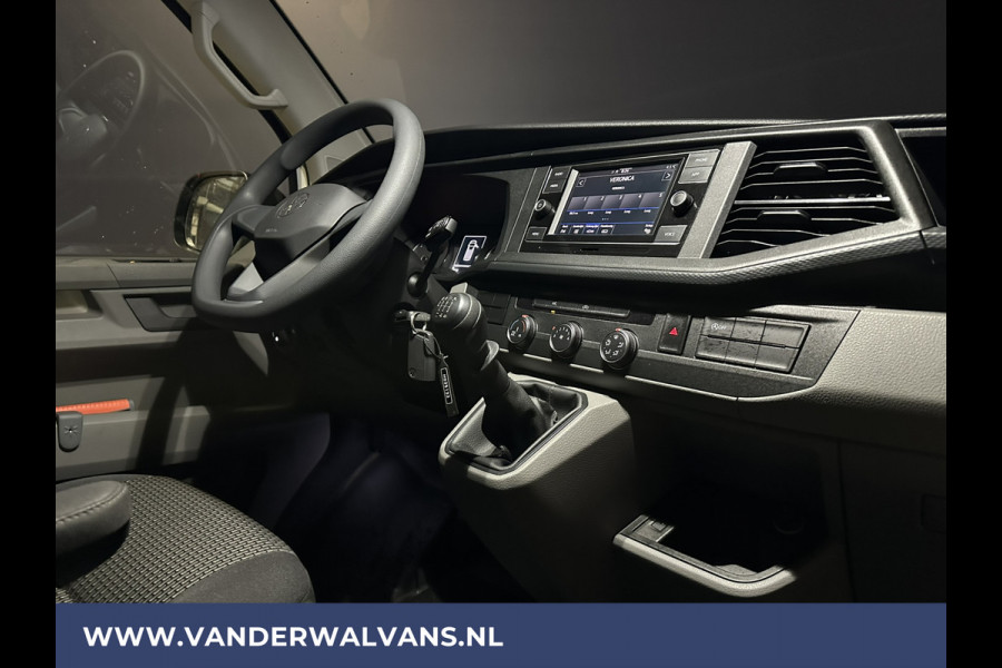 Volkswagen Transporter 2.0 TDI 150 pk L2H1 Euro6 Airco | Trekhaak | Apple Carplay | Android Auto Parkeersensoren, Cruisecontrol