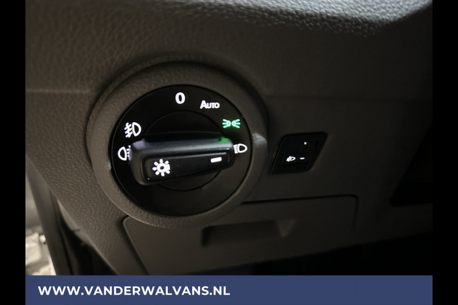 Volkswagen Transporter 2.0 TDI 150 pk L2H1 Euro6 Airco | Trekhaak | Apple Carplay | Android Auto Parkeersensoren, Cruisecontrol