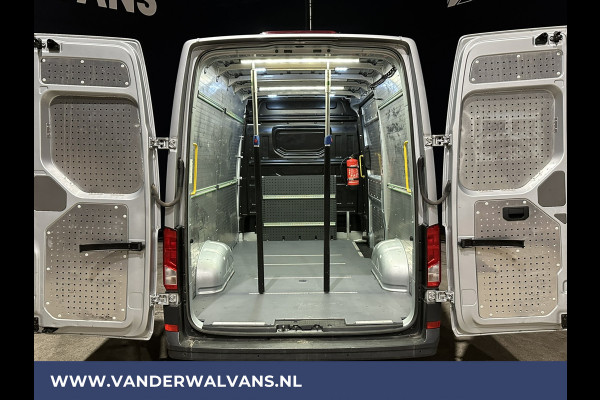 Volkswagen Crafter 2.0 TDI 140 pk L3H3 L2H2 Euro6 ** Airco | 3000kg Trekvermogen | Cruisecontrol | Parkeersensoren Bijrijdersbank, verwarmde voorruit, multimedia voorbereiding