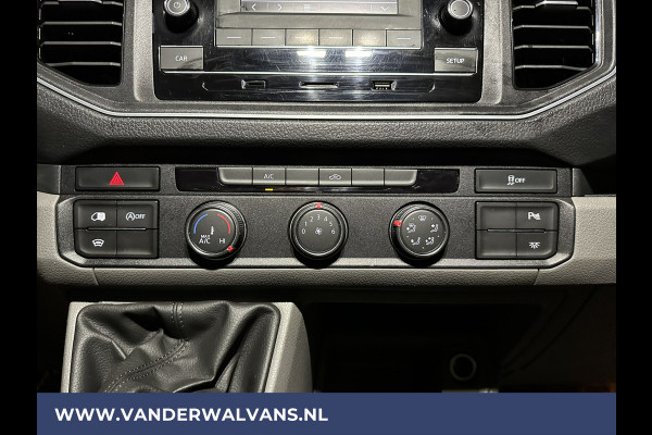 Volkswagen Crafter 2.0 TDI 140 pk L3H3 L2H2 Euro6 ** Airco | 3000kg Trekvermogen | Cruisecontrol | Parkeersensoren Bijrijdersbank, verwarmde voorruit, multimedia voorbereiding