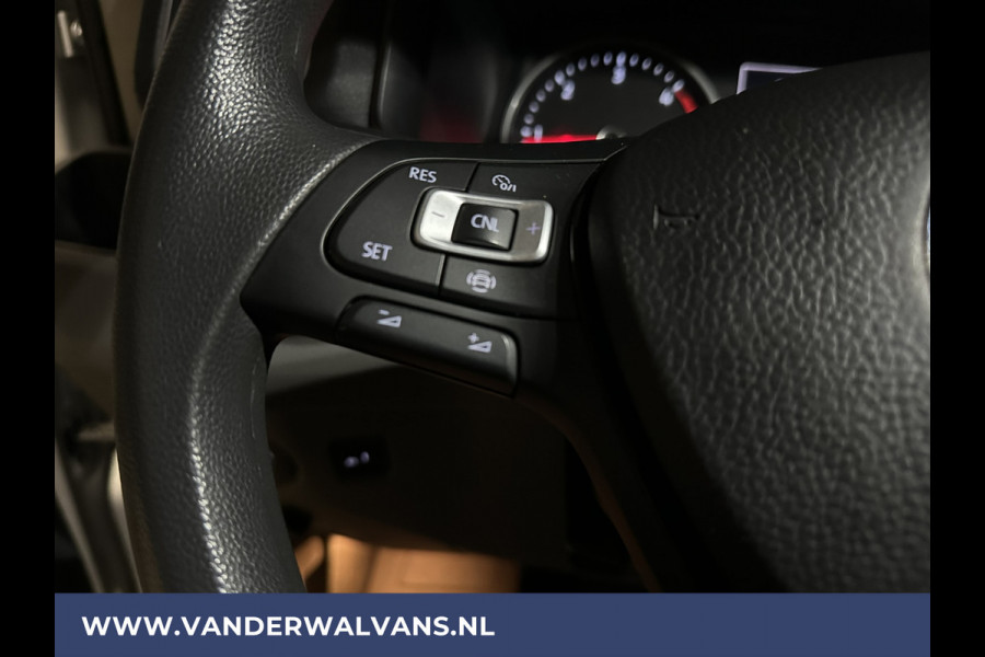 Volkswagen Crafter 2.0 TDI 140 pk L3H3 L2H2 Euro6 ** Airco | 3000kg Trekvermogen | Cruisecontrol | Parkeersensoren Bijrijdersbank, verwarmde voorruit, multimedia voorbereiding