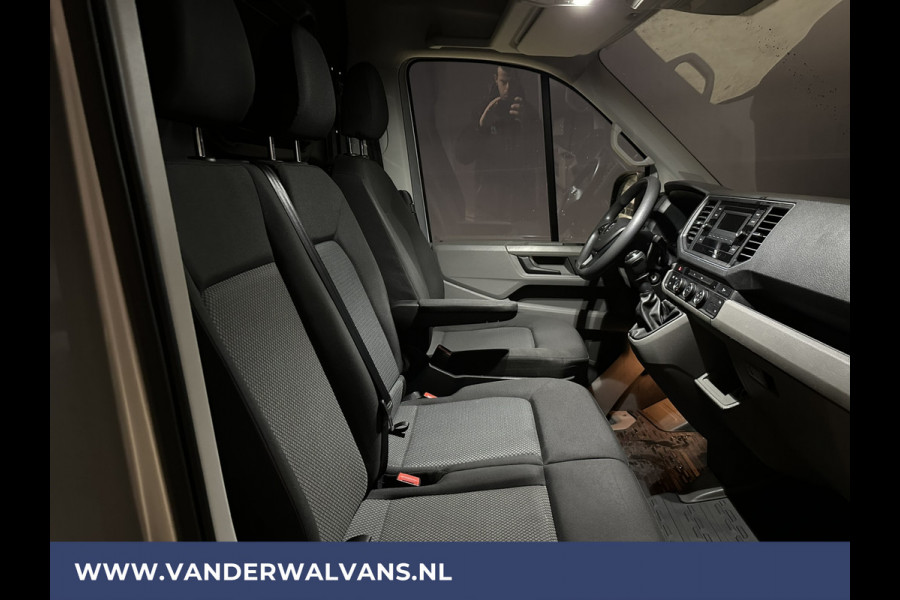 Volkswagen Crafter 2.0 TDI 140 pk L3H3 L2H2 Euro6 ** Airco | 3000kg Trekvermogen | Cruisecontrol | Parkeersensoren Bijrijdersbank, verwarmde voorruit, multimedia voorbereiding