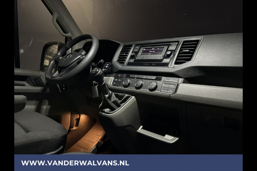 Volkswagen Crafter 2.0 TDI 140 pk L3H3 L2H2 Euro6 ** Airco | 3000kg Trekvermogen | Cruisecontrol | Parkeersensoren Bijrijdersbank, verwarmde voorruit, multimedia voorbereiding