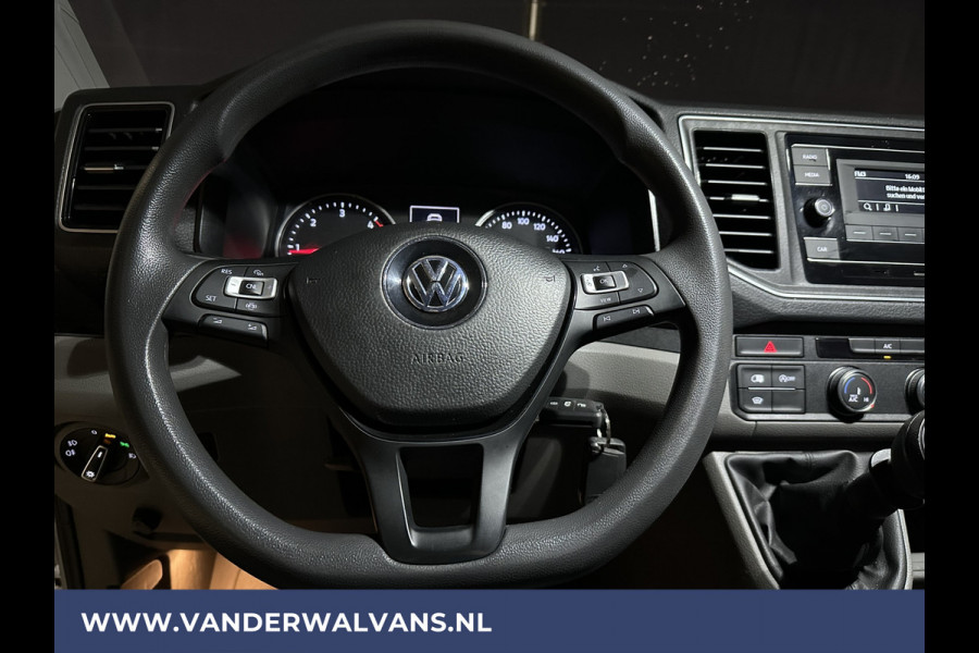 Volkswagen Crafter 2.0 TDI 140 pk L3H3 L2H2 Euro6 ** Airco | 3000kg Trekvermogen | Cruisecontrol | Parkeersensoren Bijrijdersbank, verwarmde voorruit, multimedia voorbereiding
