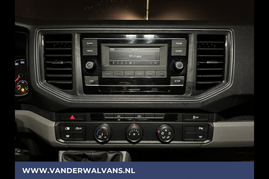 Volkswagen Crafter 2.0 TDI 140 pk L3H3 L2H2 Euro6 ** Airco | 3000kg Trekvermogen | Cruisecontrol | Parkeersensoren Bijrijdersbank, verwarmde voorruit, multimedia voorbereiding