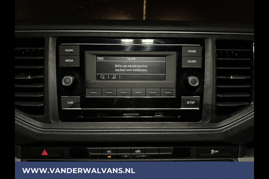 Volkswagen Crafter 2.0 TDI 140 pk L3H3 L2H2 Euro6 ** Airco | 3000kg Trekvermogen | Cruisecontrol | Parkeersensoren Bijrijdersbank, verwarmde voorruit, multimedia voorbereiding