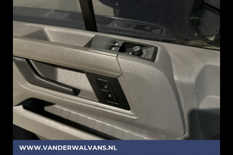 Volkswagen Crafter 2.0 TDI 140 pk L3H3 L2H2 Euro6 ** Airco | 3000kg Trekvermogen | Cruisecontrol | Parkeersensoren Bijrijdersbank, verwarmde voorruit, multimedia voorbereiding