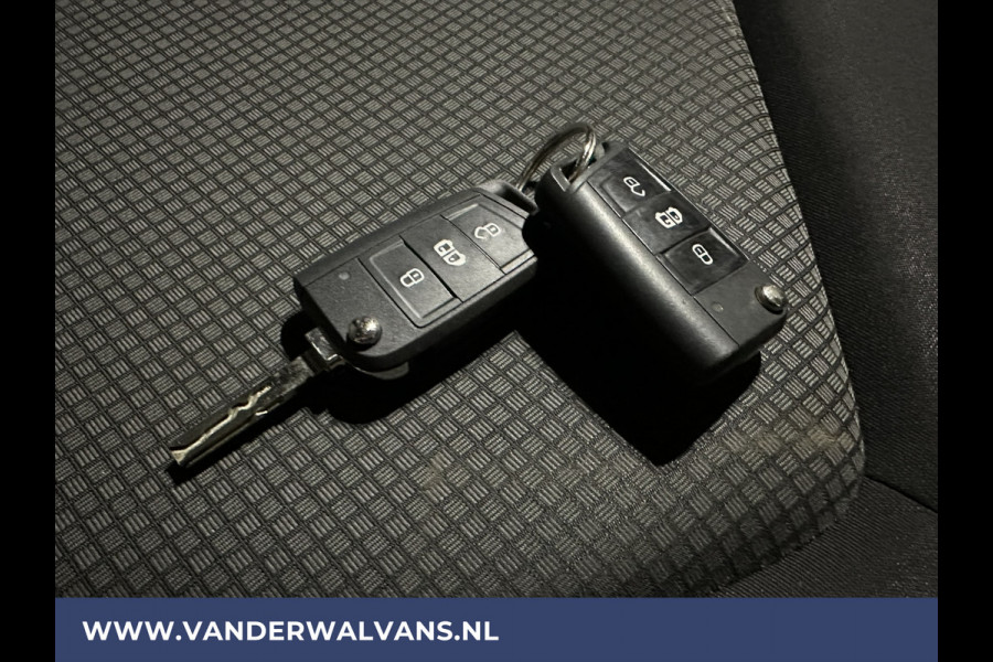 Volkswagen Crafter 2.0 TDI 140 pk L3H3 L2H2 Euro6 ** Airco | 3000kg Trekvermogen | Cruisecontrol | Parkeersensoren Bijrijdersbank, verwarmde voorruit, multimedia voorbereiding