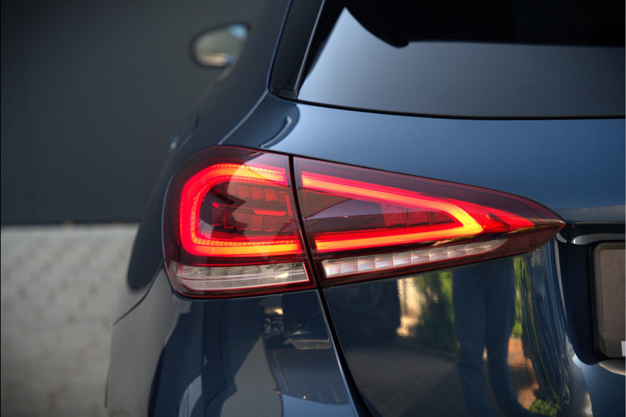 Mercedes-Benz A-Klasse AMG 35 4MATIC Edition 1 | Panoramadak | Burmester | AMG Performance Recaro stoelen | Stoelverwarming | Keyless | Aero pack | Adaptive Cruise Control | Ambiance verlichting | 360 Camera |