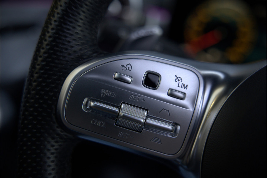 Mercedes-Benz A-Klasse AMG 35 4MATIC Edition 1 | Panoramadak | Burmester | AMG Performance Recaro stoelen | Stoelverwarming | Keyless | Aero pack | Adaptive Cruise Control | Ambiance verlichting | 360 Camera |