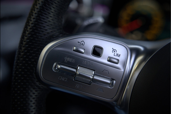 Mercedes-Benz A-Klasse AMG 35 4MATIC Edition 1 | Panoramadak | Burmester | AMG Performance Recaro stoelen | Stoelverwarming | Keyless | Aero pack | Adaptive Cruise Control | Ambiance verlichting | 360 Camera |