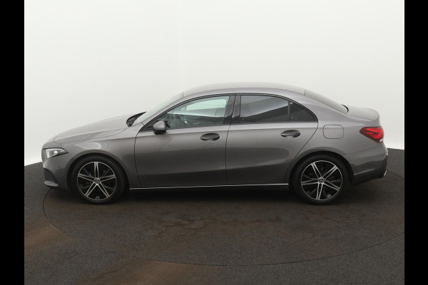 Mercedes-Benz A-Klasse 200 Premium SFEERVERLICHTING WIDE-SCREEN CAMERA LEER