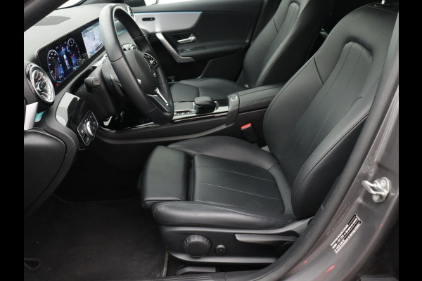 Mercedes-Benz A-Klasse 200 Premium SFEERVERLICHTING WIDE-SCREEN CAMERA LEER