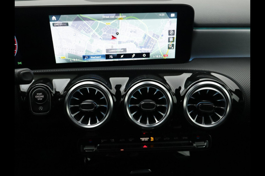 Mercedes-Benz A-Klasse 200 Premium SFEERVERLICHTING WIDE-SCREEN CAMERA LEER