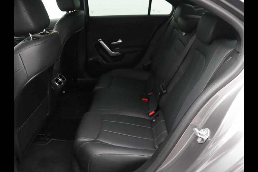 Mercedes-Benz A-Klasse 200 Premium SFEERVERLICHTING WIDE-SCREEN CAMERA LEER