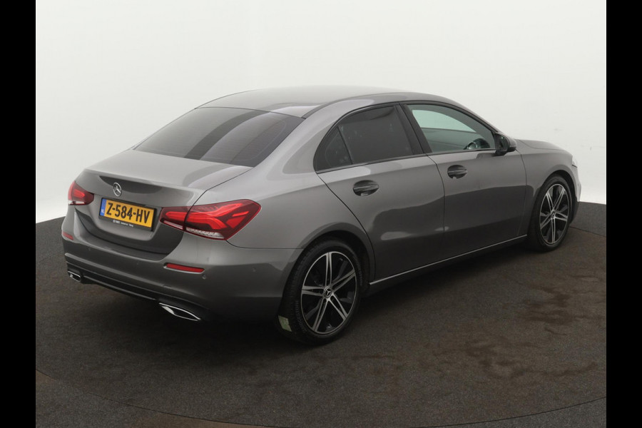 Mercedes-Benz A-Klasse 200 Premium SFEERVERLICHTING WIDE-SCREEN CAMERA LEER
