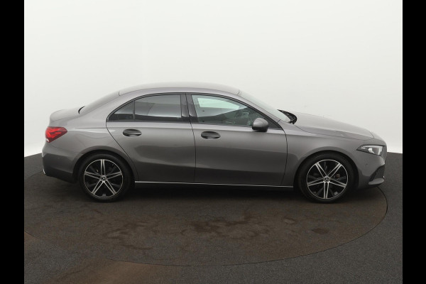 Mercedes-Benz A-Klasse 200 Premium SFEERVERLICHTING WIDE-SCREEN CAMERA LEER