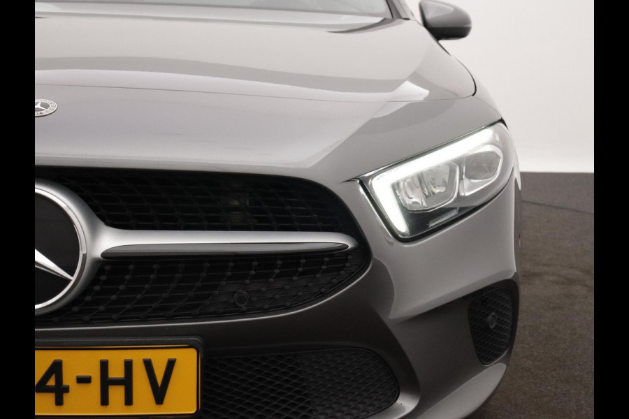 Mercedes-Benz A-Klasse 200 Premium SFEERVERLICHTING WIDE-SCREEN CAMERA LEER
