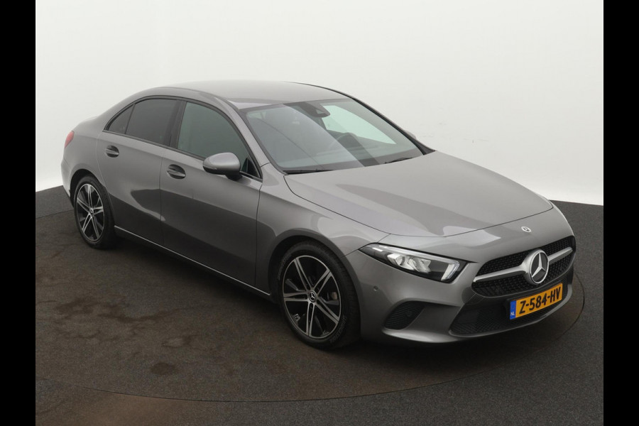 Mercedes-Benz A-Klasse 200 Premium SFEERVERLICHTING WIDE-SCREEN CAMERA LEER