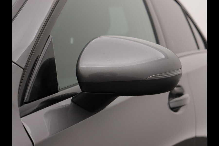 Mercedes-Benz A-Klasse 200 Premium SFEERVERLICHTING WIDE-SCREEN CAMERA LEER