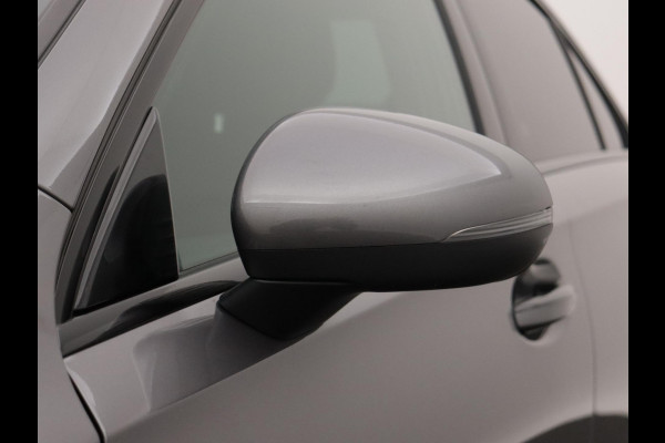 Mercedes-Benz A-Klasse 200 Premium SFEERVERLICHTING WIDE-SCREEN CAMERA LEER