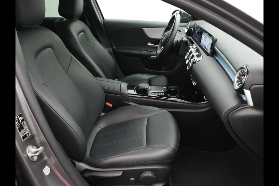 Mercedes-Benz A-Klasse 200 Premium SFEERVERLICHTING WIDE-SCREEN CAMERA LEER