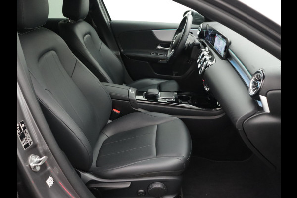 Mercedes-Benz A-Klasse 200 Premium SFEERVERLICHTING WIDE-SCREEN CAMERA LEER