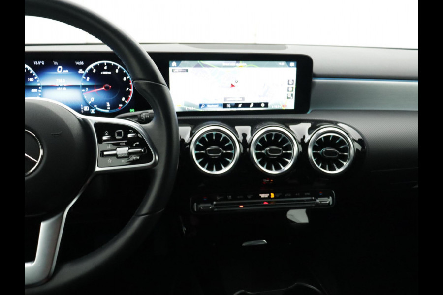 Mercedes-Benz A-Klasse 200 Premium SFEERVERLICHTING WIDE-SCREEN CAMERA LEER