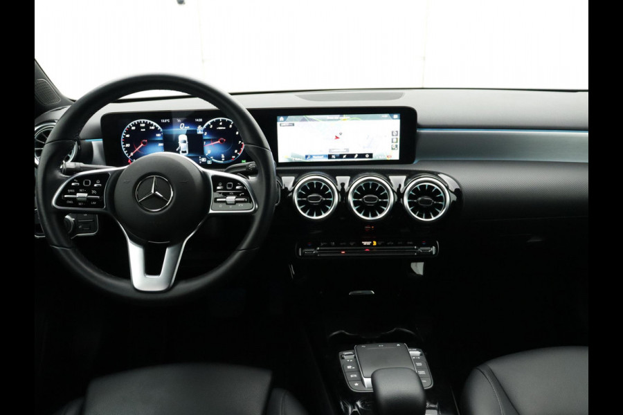 Mercedes-Benz A-Klasse 200 Premium SFEERVERLICHTING WIDE-SCREEN CAMERA LEER