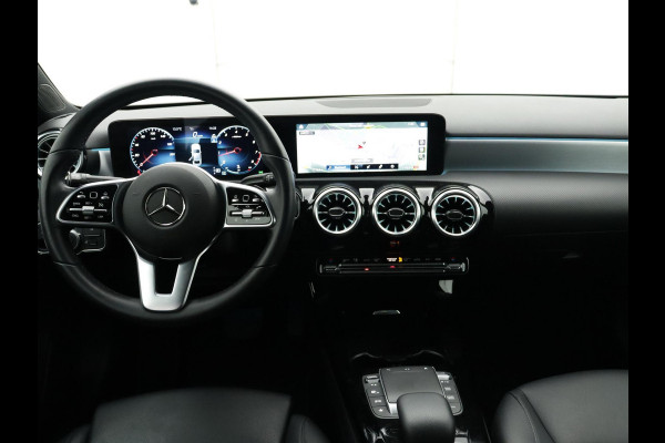 Mercedes-Benz A-Klasse 200 Premium SFEERVERLICHTING WIDE-SCREEN CAMERA LEER