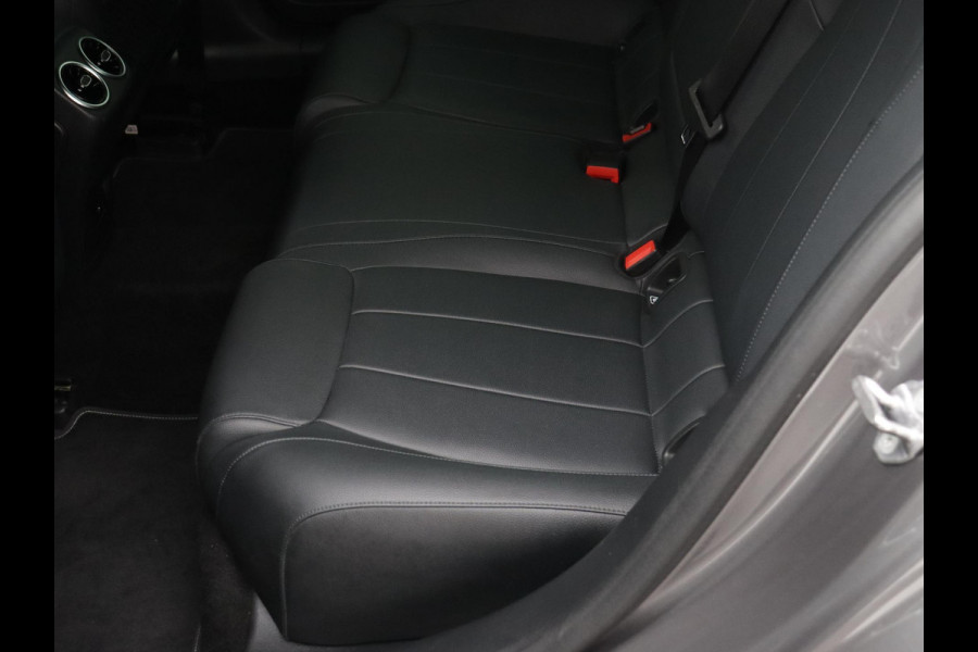 Mercedes-Benz A-Klasse 200 Premium SFEERVERLICHTING WIDE-SCREEN CAMERA LEER