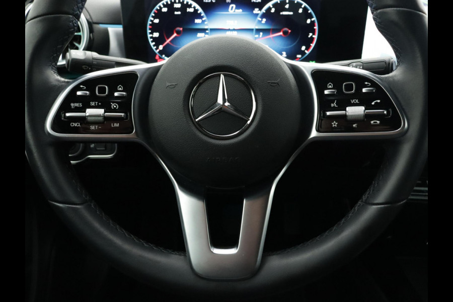 Mercedes-Benz A-Klasse 200 Premium SFEERVERLICHTING WIDE-SCREEN CAMERA LEER