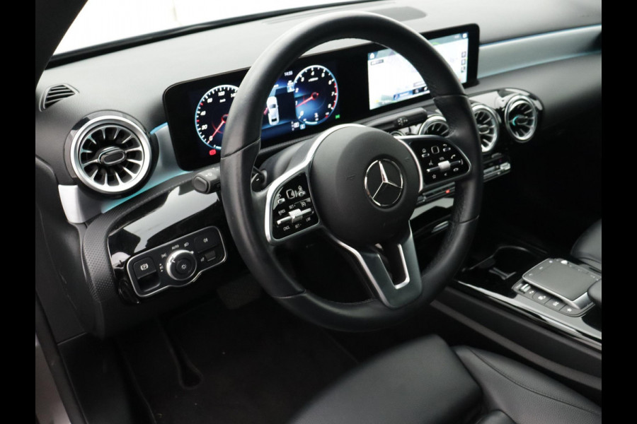 Mercedes-Benz A-Klasse 200 Premium SFEERVERLICHTING WIDE-SCREEN CAMERA LEER
