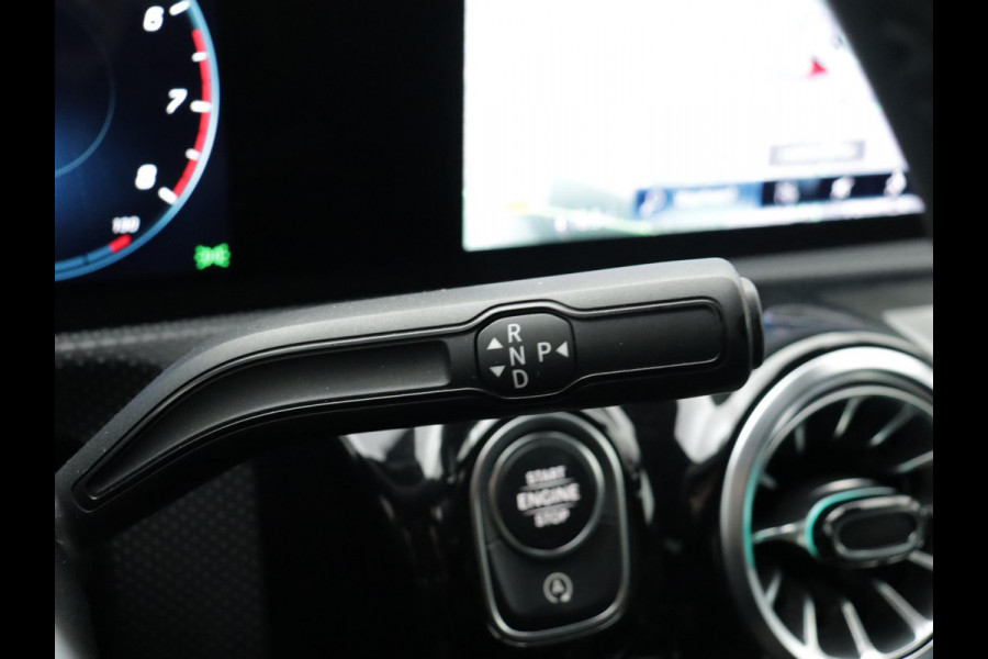 Mercedes-Benz A-Klasse 200 Premium SFEERVERLICHTING WIDE-SCREEN CAMERA LEER