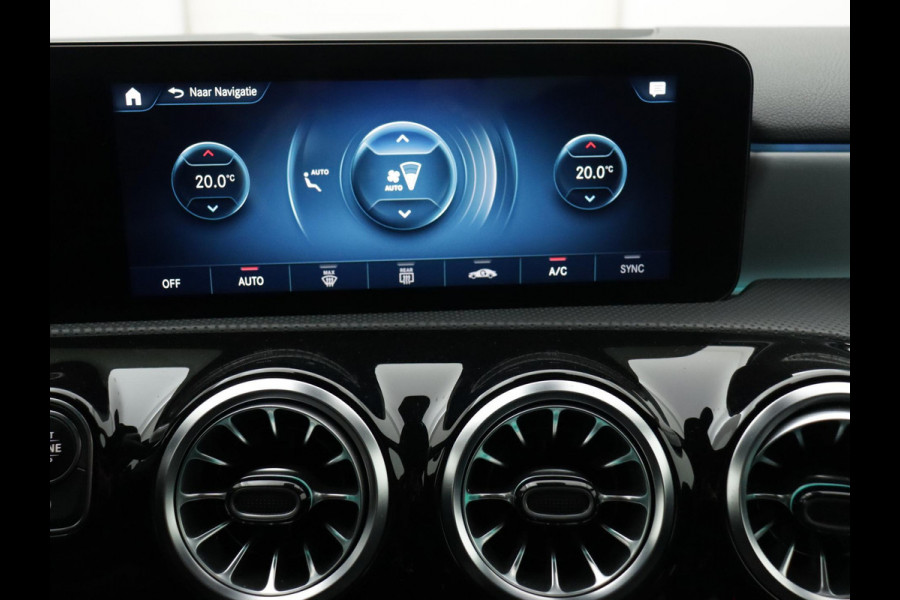Mercedes-Benz A-Klasse 200 Premium SFEERVERLICHTING WIDE-SCREEN CAMERA LEER