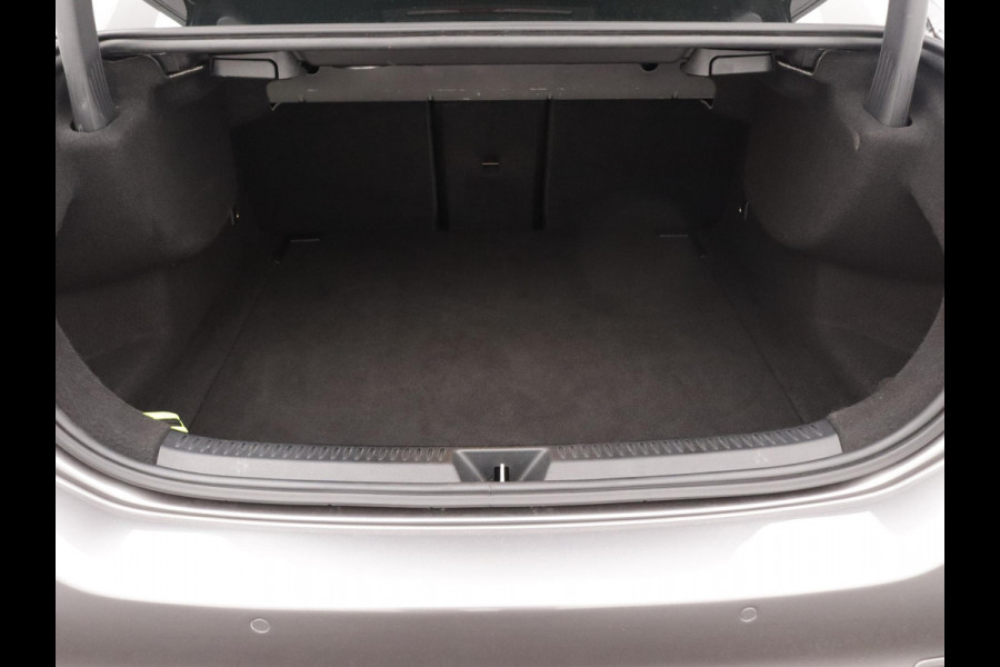 Mercedes-Benz A-Klasse 200 Premium SFEERVERLICHTING WIDE-SCREEN CAMERA LEER