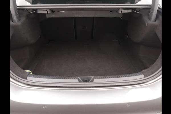 Mercedes-Benz A-Klasse 200 Premium SFEERVERLICHTING WIDE-SCREEN CAMERA LEER