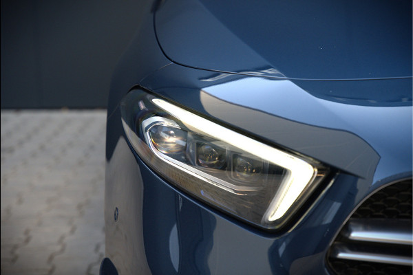 Mercedes-Benz A-Klasse AMG 35 4MATIC Edition 1 | Panoramadak | Burmester | AMG Performance Recaro stoelen | Stoelverwarming | Keyless | Aero pack | Adaptive Cruise Control | Ambiance verlichting | 360 Camera |