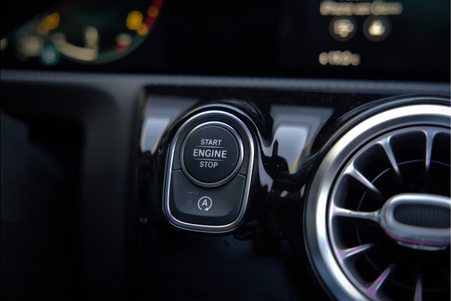 Mercedes-Benz A-Klasse AMG 35 4MATIC Edition 1 | Panoramadak | Burmester | AMG Performance Recaro stoelen | Stoelverwarming | Keyless | Aero pack | Adaptive Cruise Control | Ambiance verlichting | 360 Camera |