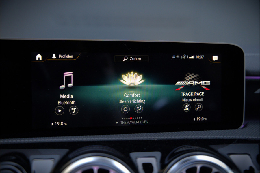 Mercedes-Benz A-Klasse AMG 35 4MATIC Edition 1 | Panoramadak | Burmester | AMG Performance Recaro stoelen | Stoelverwarming | Keyless | Aero pack | Adaptive Cruise Control | Ambiance verlichting | 360 Camera |
