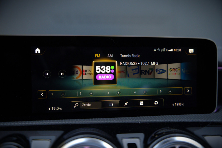 Mercedes-Benz A-Klasse AMG 35 4MATIC Edition 1 | Panoramadak | Burmester | AMG Performance Recaro stoelen | Stoelverwarming | Keyless | Aero pack | Adaptive Cruise Control | Ambiance verlichting | 360 Camera |