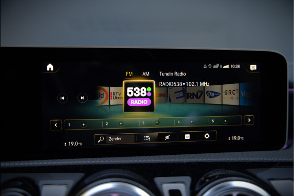 Mercedes-Benz A-Klasse AMG 35 4MATIC Edition 1 | Panoramadak | Burmester | AMG Performance Recaro stoelen | Stoelverwarming | Keyless | Aero pack | Adaptive Cruise Control | Ambiance verlichting | 360 Camera |