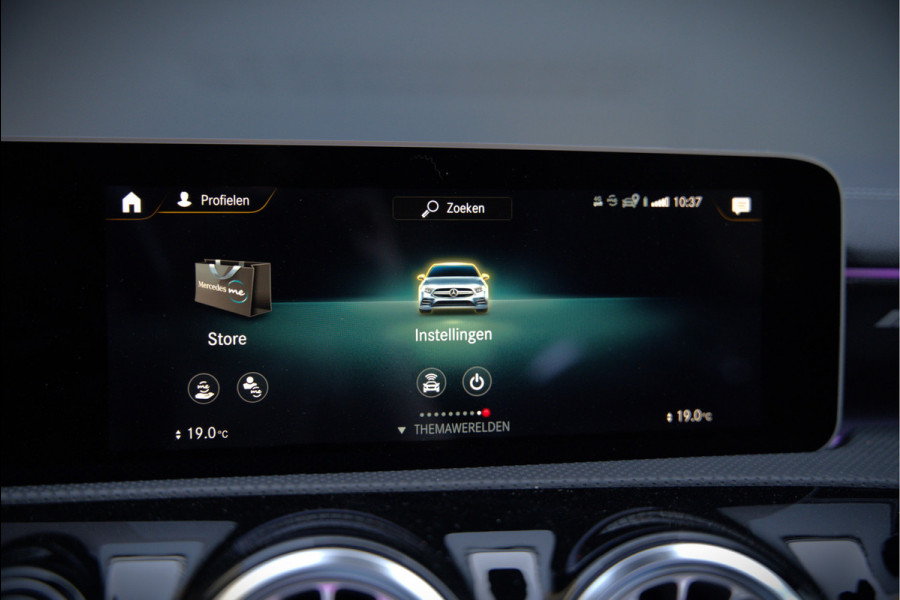 Mercedes-Benz A-Klasse AMG 35 4MATIC Edition 1 | Panoramadak | Burmester | AMG Performance Recaro stoelen | Stoelverwarming | Keyless | Aero pack | Adaptive Cruise Control | Ambiance verlichting | 360 Camera |