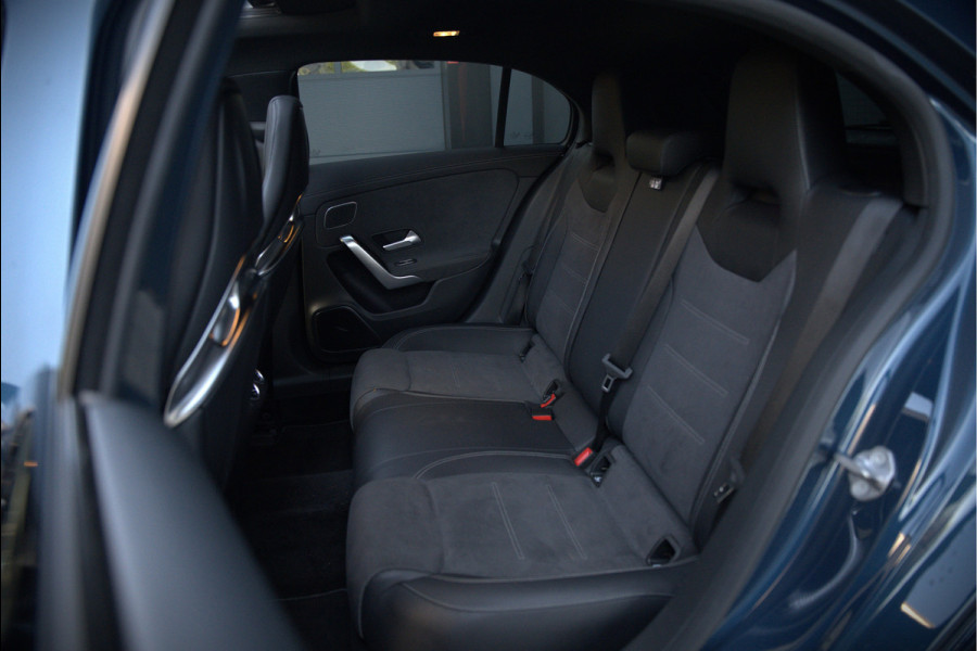 Mercedes-Benz A-Klasse AMG 35 4MATIC Edition 1 | Panoramadak | Burmester | AMG Performance Recaro stoelen | Stoelverwarming | Keyless | Aero pack | Adaptive Cruise Control | Ambiance verlichting | 360 Camera |